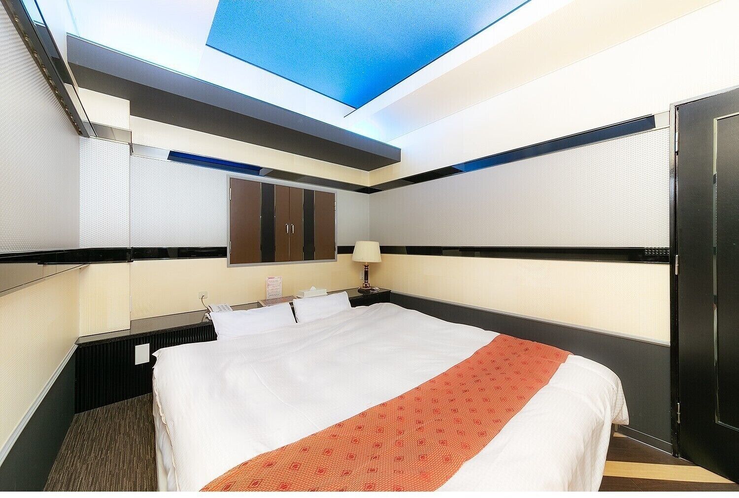 Down comforters, individually decorated, desk, free WiFi