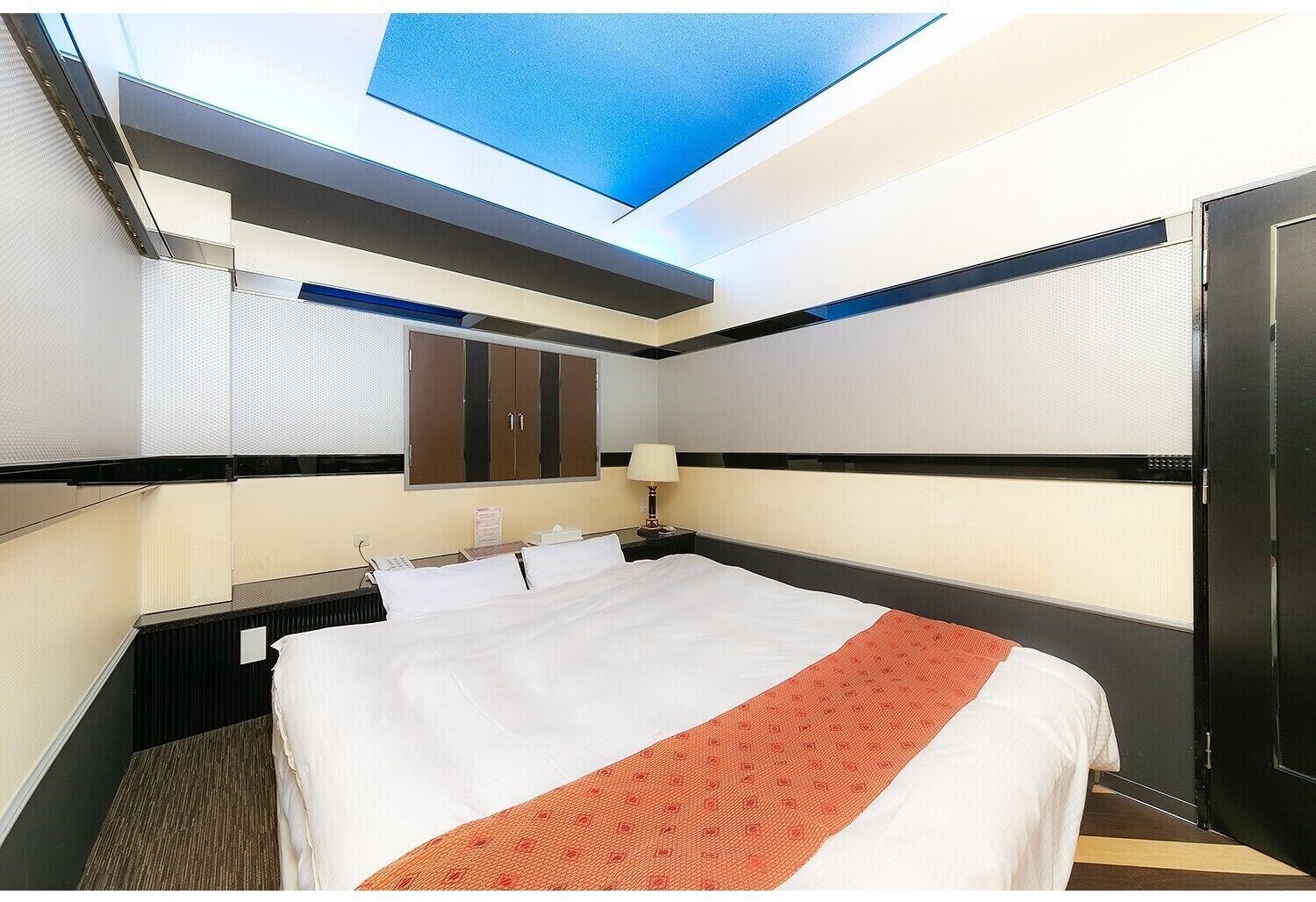 Down duvets, individually decorated, desk, free WiFi