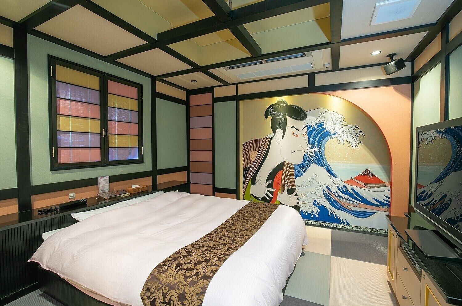 Down duvets, individually decorated, desk, free WiFi
