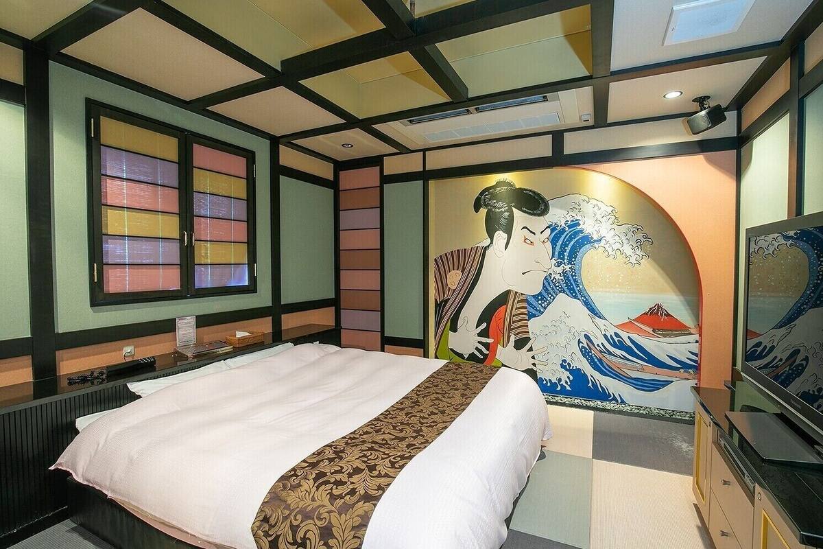 Down duvets, desk, free WiFi, individually decorated