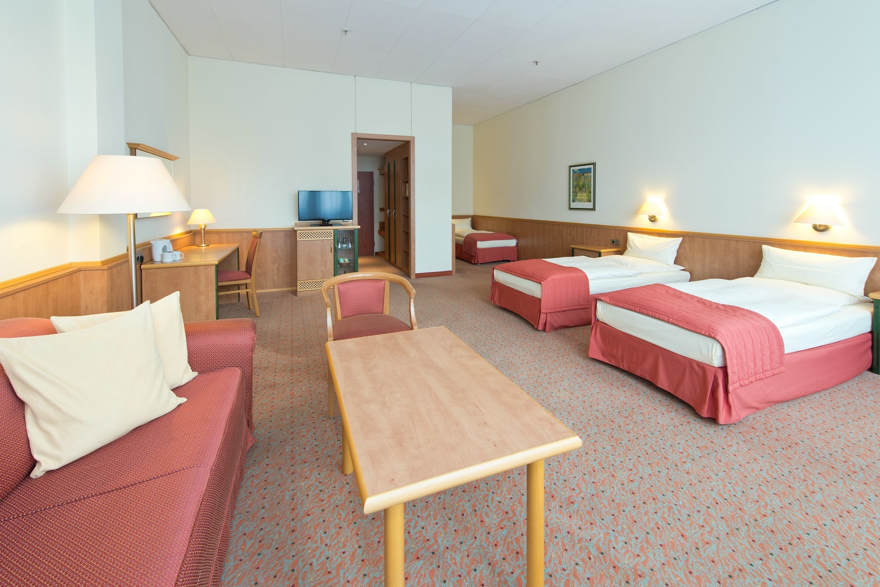 family room | minibar, in-room safe, desk, soundproofing