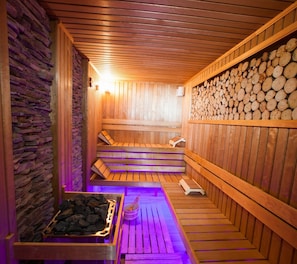 Sauna, banyera d'hidromassatge, bany turc i tractaments corporals