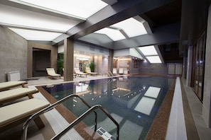 Indoor pool, pool loungers