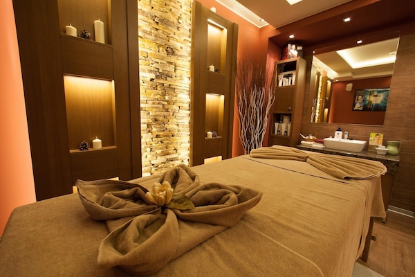 Sauna, hot tub, steam room, body treatments, body wraps, body scrubs