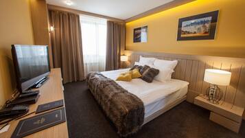 Habitación con 1 cama doble o 2 individuales (Free Spa Access, WiFi, Fitness) | Minibar, caja fuerte, escritorio y sistema de insonorización