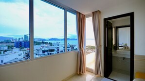Habitación senior con 1 cama matrimonial o 2 individuales, vista al mar | Balcón