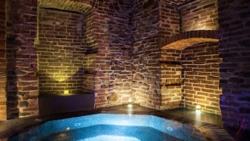 Een Turks bad/hammam, lichaamsbehandelingen, aromatherapie