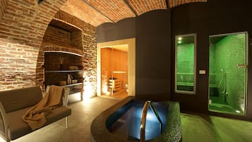 Turkkilainen sauna, vartalohoitoja, aromaterapiaa, vartalon kuorintoja