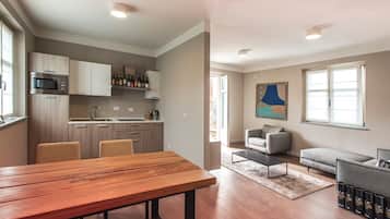 Deluxe-Apartment, 1 Schlafzimmer, 2 Bäder, Blick auf den Golfplatz | Wohnbereich