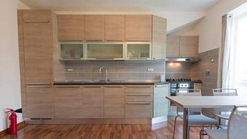 Suite | Private kitchen | Coffee/tea maker, electric kettle