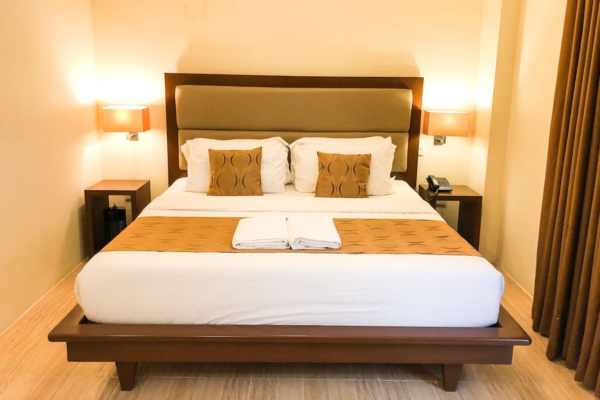 Habitación Premier | Caja fuerte, escritorio, cortinas opacas y wifi gratis