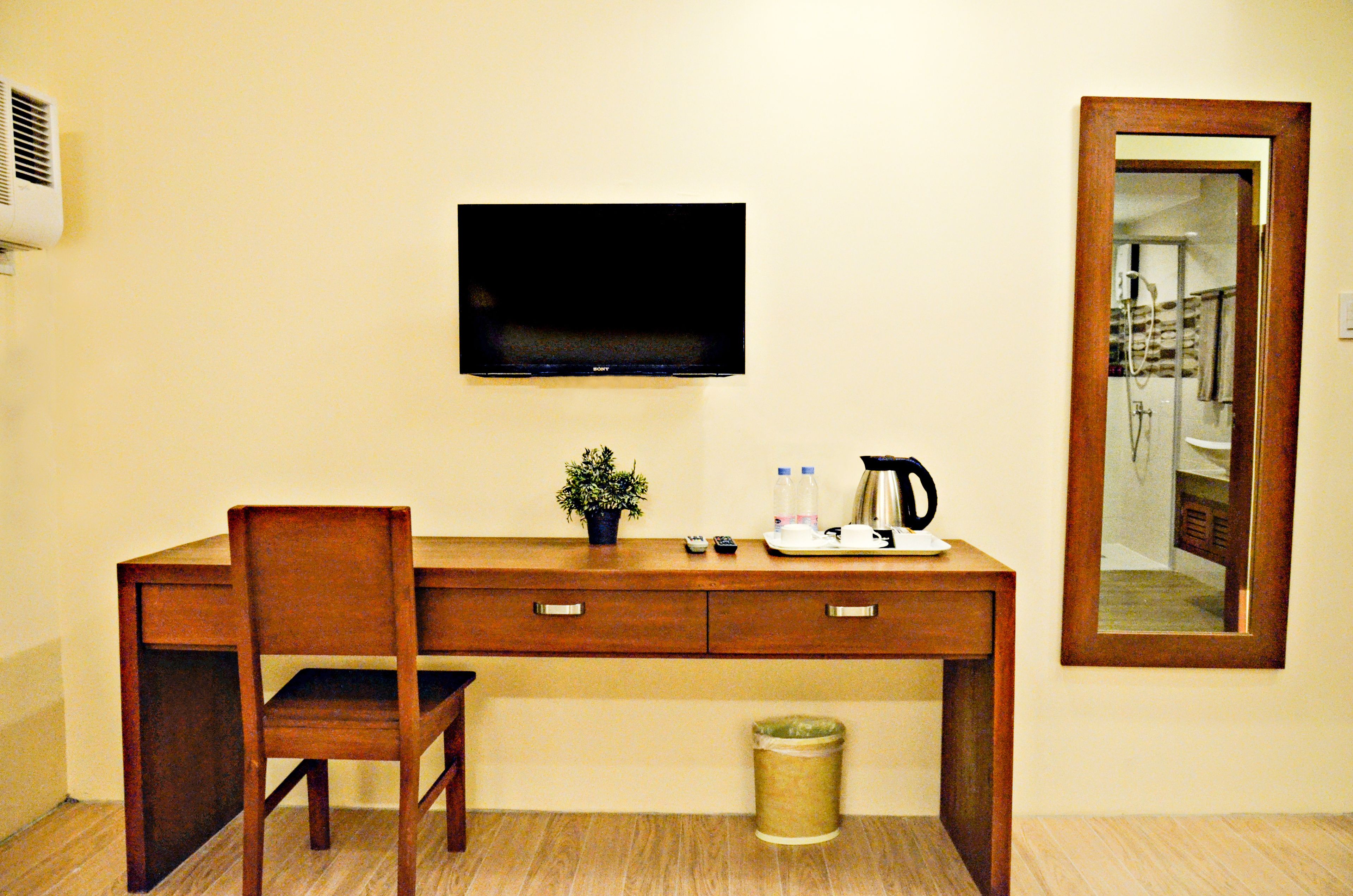 premier room | television