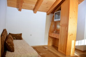 Doppel- oder Zweibettzimmer, Bergblick | Kostenlose Babybetten, kostenloses WLAN, BettwÀsche