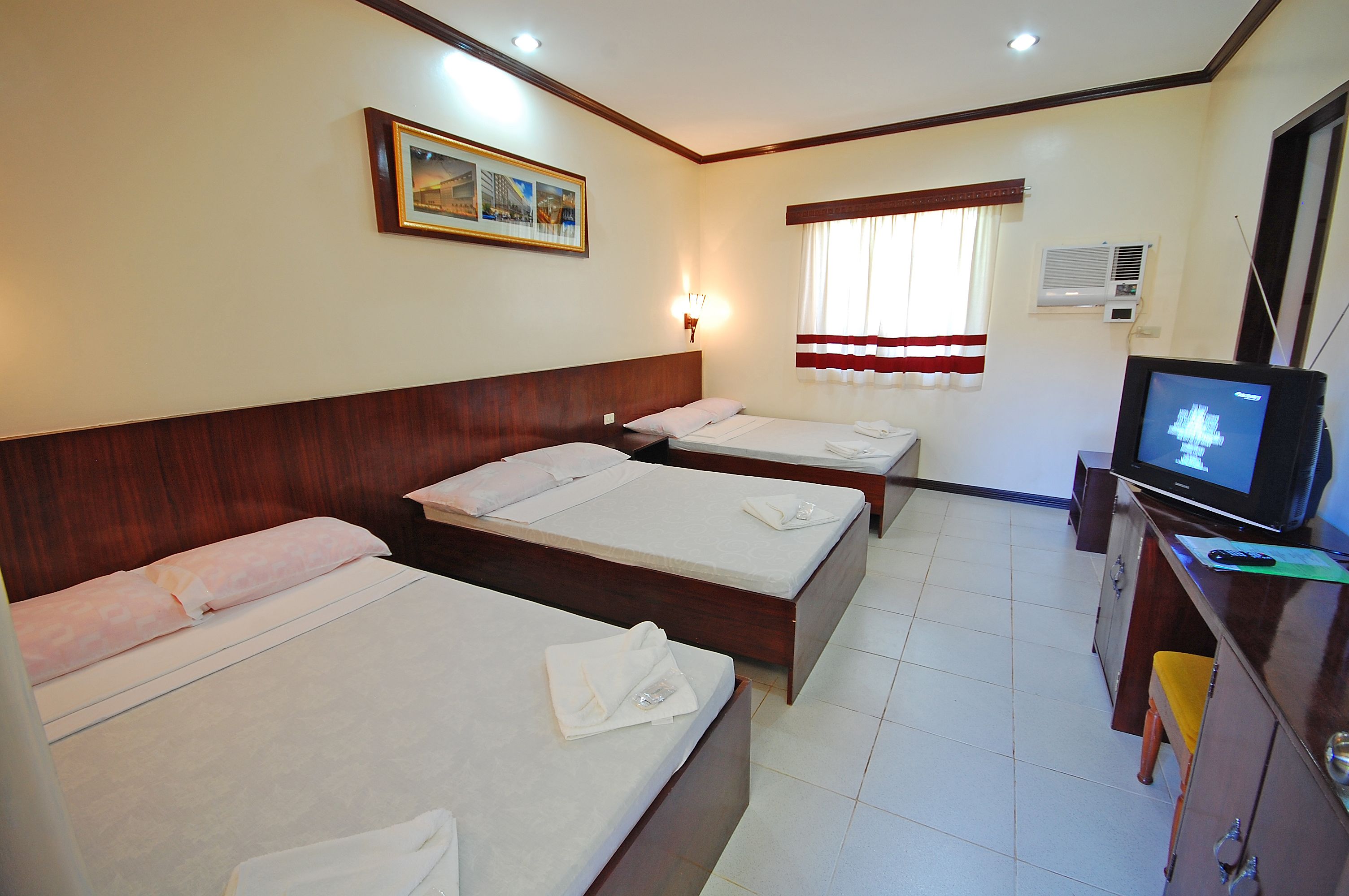 Quadruple Room | In-room safe, desk, free WiFi