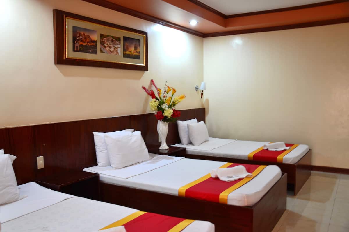 In-room safe, desk, free WiFi