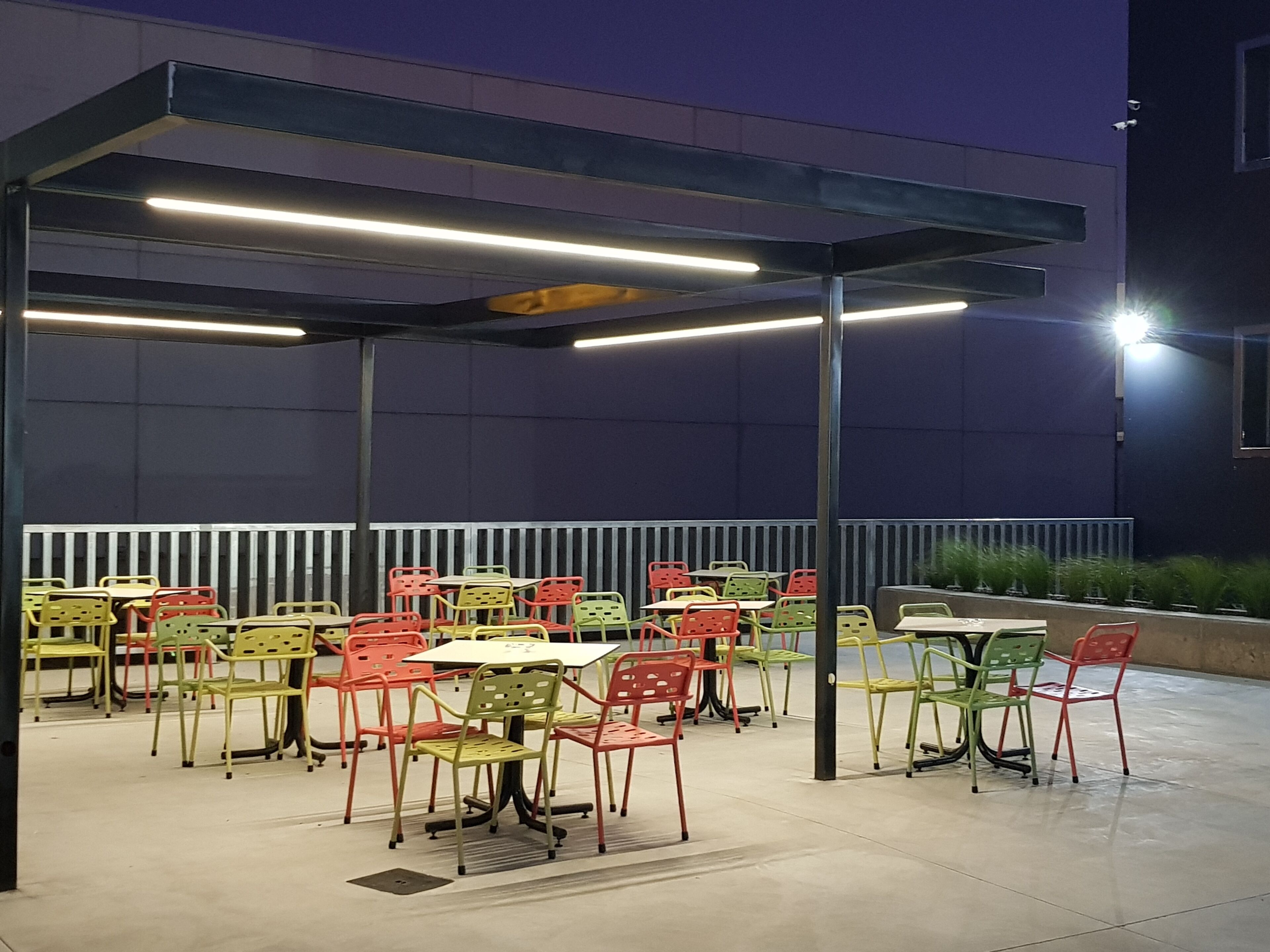 المنشأة من الخارج