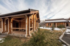 Minibar, coffres-forts dans les chambres, bureau, rideaux occultants