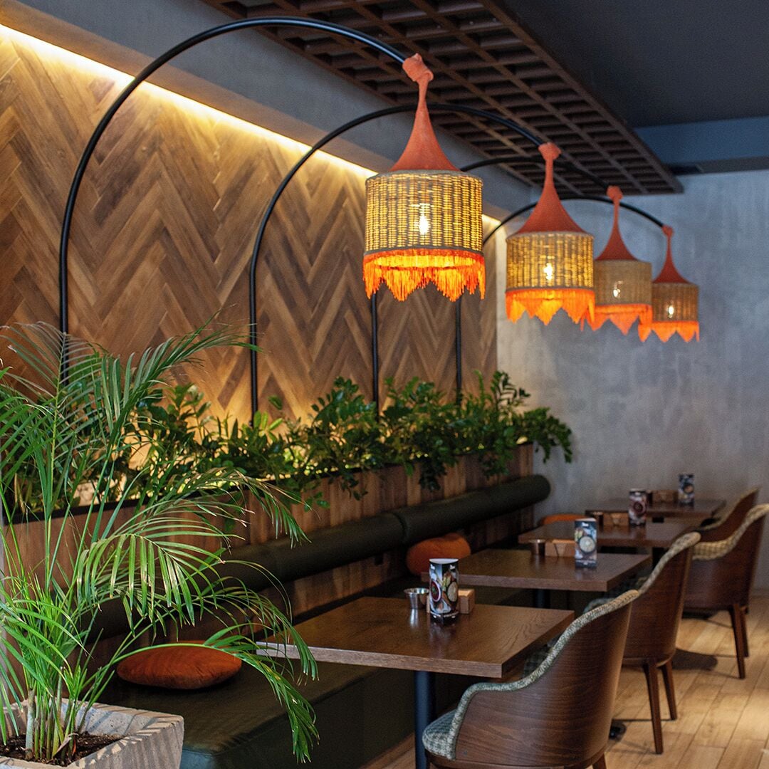 Der serveres morgenmad, frokost og lokale og internationale retter