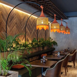 Spécialités Cuisine locale et internationale