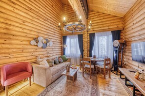 Superior Cottage | Minibar, in-room safe, desk, blackout drapes