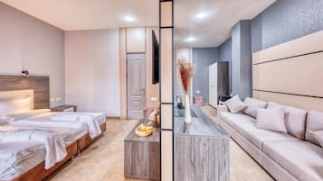 Deluxe Room | 1 bedroom, minibar, in-room safe, desk