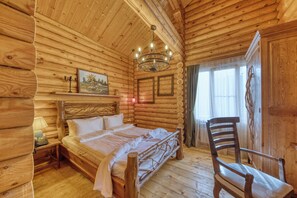 Minibar, coffres-forts dans les chambres, bureau, rideaux occultants