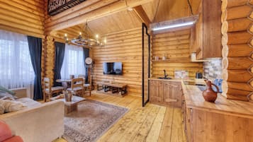 Superior Cottage | Minibar, in-room safe, desk, blackout drapes