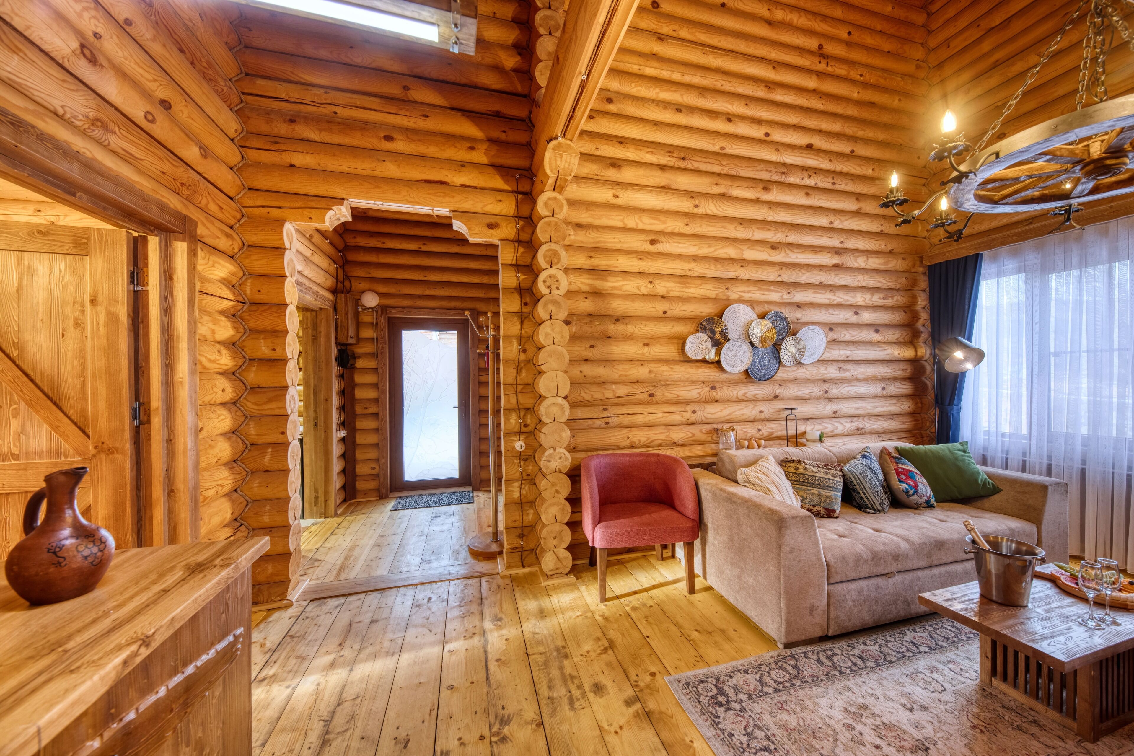 Superior Cottage | Minibar, in-room safe, desk, blackout drapes