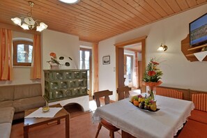 Family Apartment, 2 Bedrooms, Balcony (II-Cleaning 70EUR) | Living room | Flat-screen TV