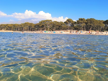 Na praia, prática de pesca . Camping Dolce Vita