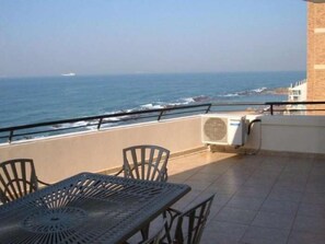 Terrace/patio - Lazy Lizard (eMdloti)