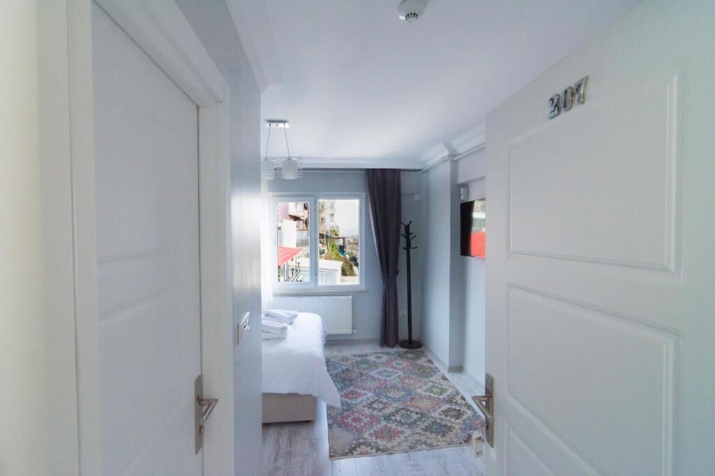 ミニバー、セーフティボックス (室内)、デスク、防音設備