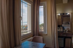 Chambre Double Familiale, vue partielle sur la mer, vue mer