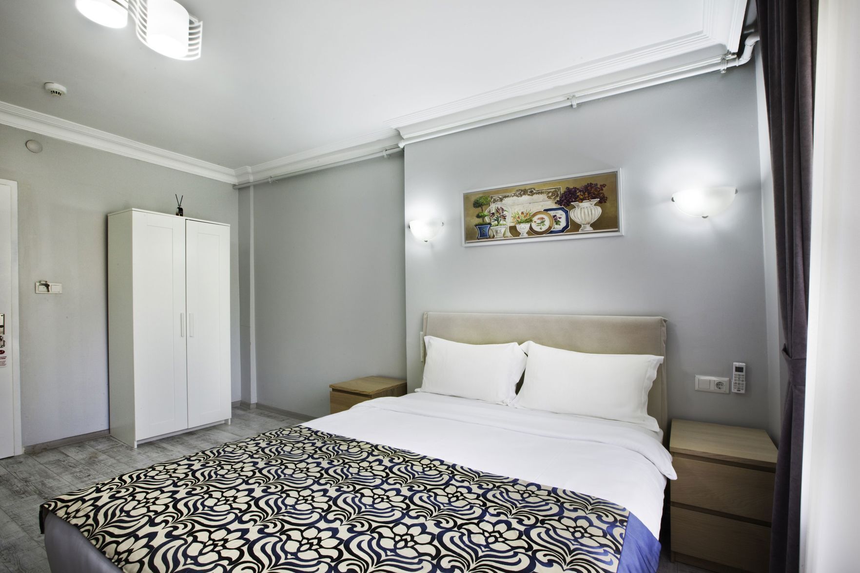 ミニバー、セーフティボックス (室内)、デスク、防音設備