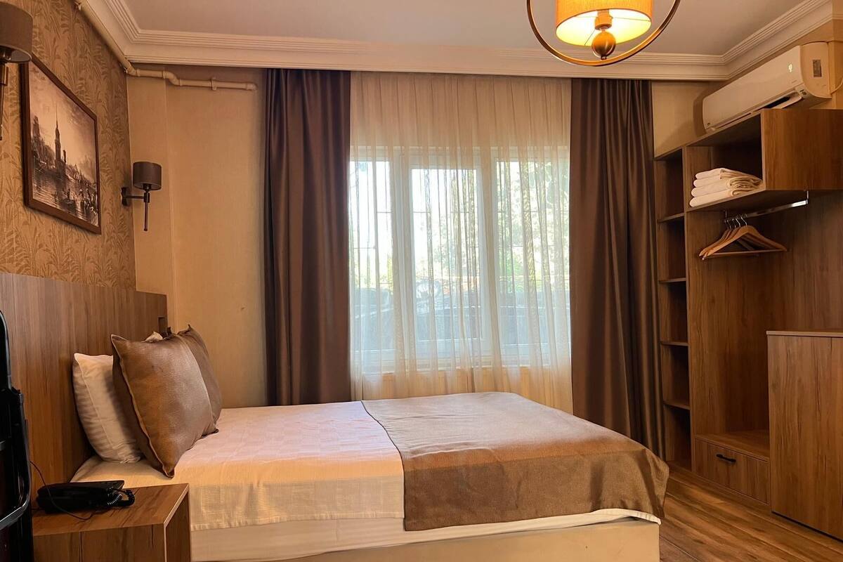 Double Room with Extra Bed - Lobby Floor | Minibar, in-room safe, desk, soundproofing