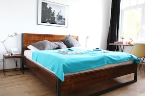 Habitación doble estándar, baño compartido | Escritorio, cortinas blackout y wifi gratis