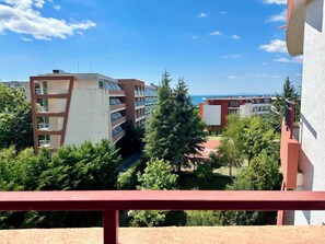 Estúdio família, vista parcial para o mar | Vista do quarto