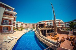 Outdoor pool, sun loungers - Menada Privilege Fort Beach (Elenite)