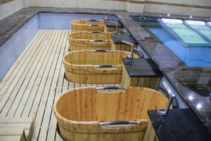 Indoor spa tub