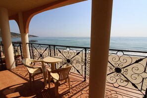 Apartamento, vistas al mar | Balcón