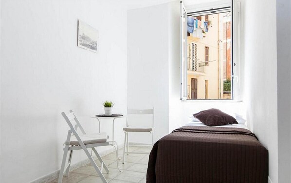 Premium bedding, individually furnished, desk, blackout drapes - Al Colosseo 8l (Rome)