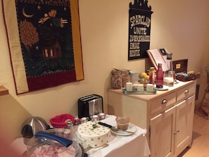 Café da manhã completo diário (EUR 10.00 por pessoa)