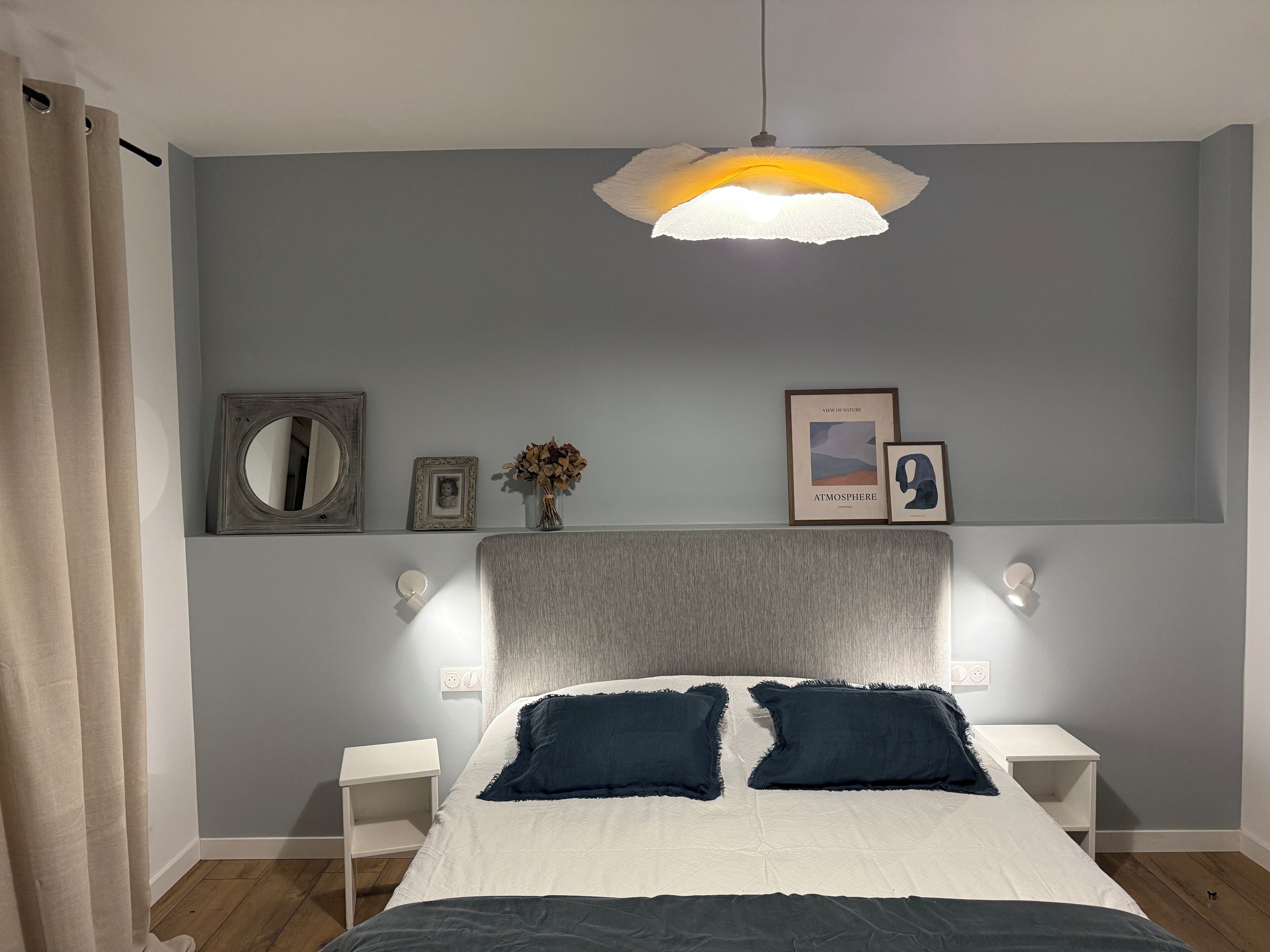 Quarto casal conforto | Roupas de cama premium, escrivaninha, quartos à prova de som