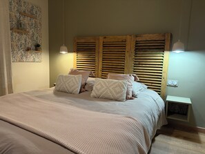 Standard Double Room, 1 Queen Bed | Premium bedding, desk, soundproofing, free WiFi - L'écrin des Saveurs (Schwenheim)