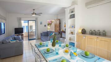 Biệt thự, 2 phòng ngủ | Khu vực ăn uống tại phòng