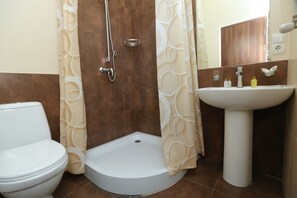 A bathroom with a shower, toilet, and sink. - My Apartments Yerevan (Yerevan)