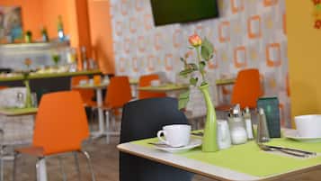 Desayuno buffet (EUR 14 por persona)