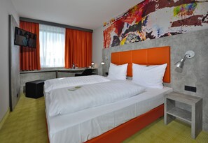 Hypo-allergenic bedding, desk, soundproofing, iron/ironing board - SleepySleepy Hotel Gießen (Linden)