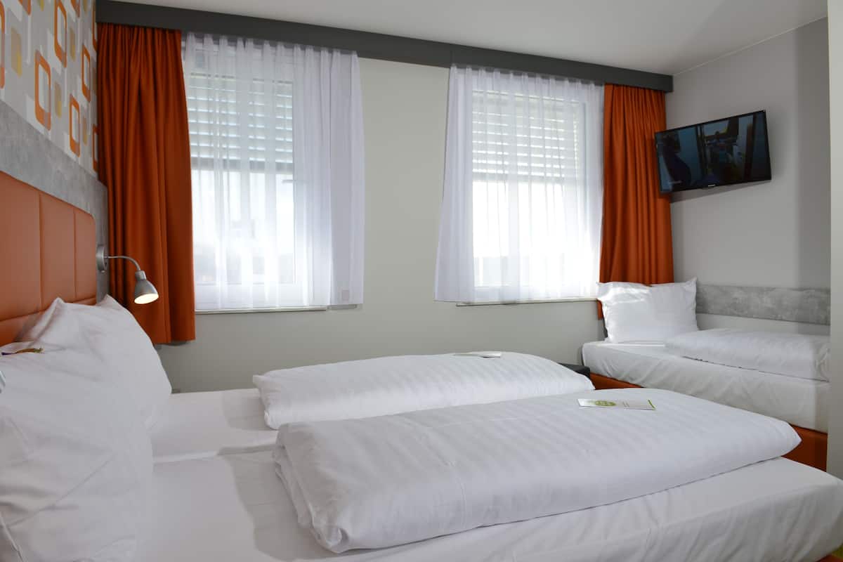 1 bedroom, hypo-allergenic bedding, desk, soundproofing