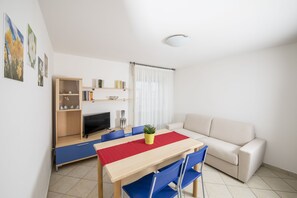 24-inch flat-screen TV with digital channels, TV - Residence Verbena (Rimini)